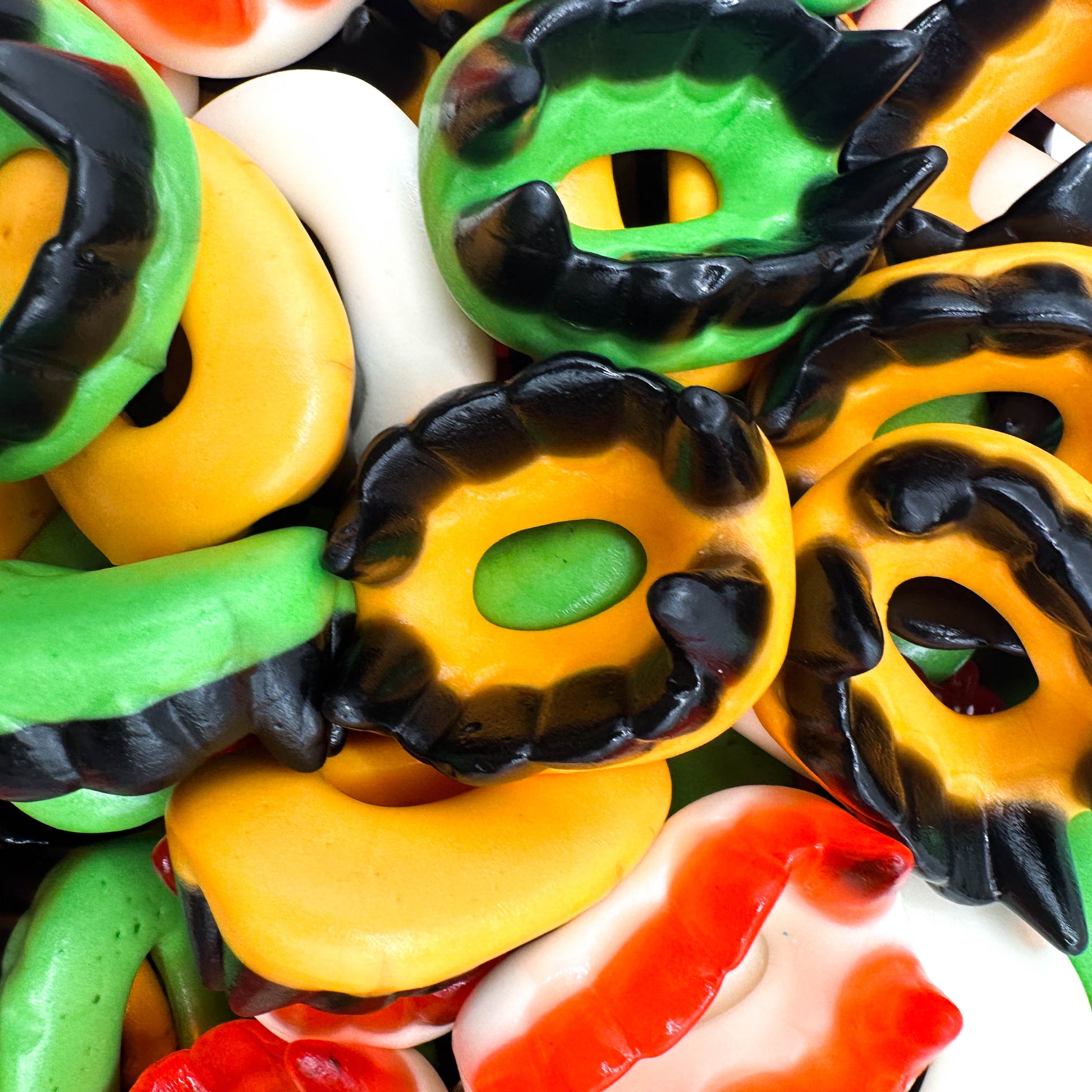 színes vámpírfogak gumicukor