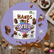 Hands Off Bites Almond 130 g - Ropogós sós karamellizált mandula csokibevonattal