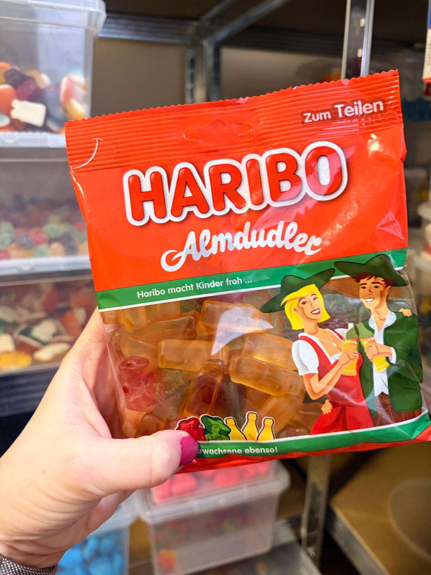 Haribo Almdudler 160 g – Gyógynövényes & Málnás-Bodzavirágos Gumicukor Palackok