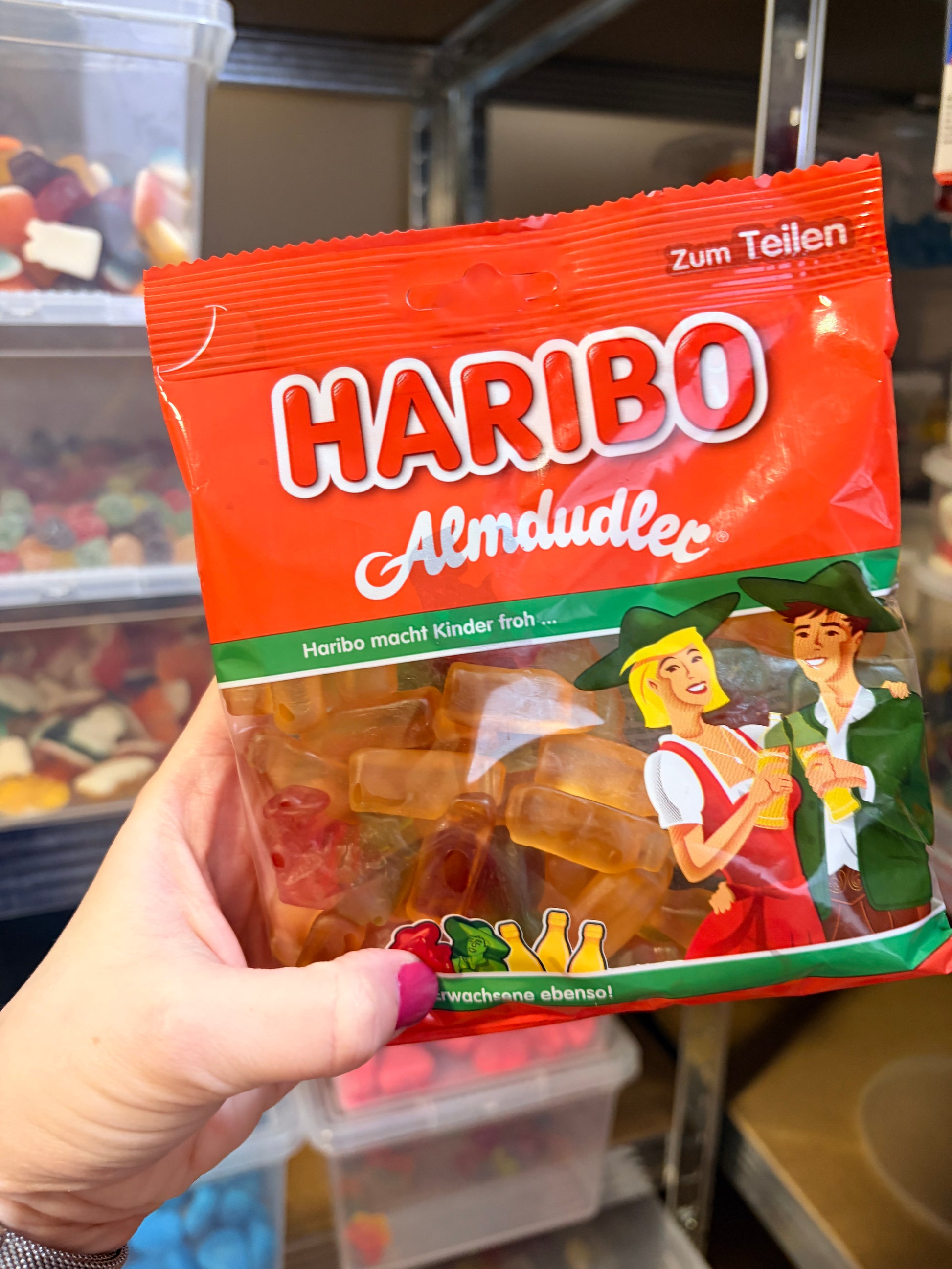Haribo Almdudler 160 g – Gyógynövényes & Málnás-Bodzavirágos Gumicukor Palackok